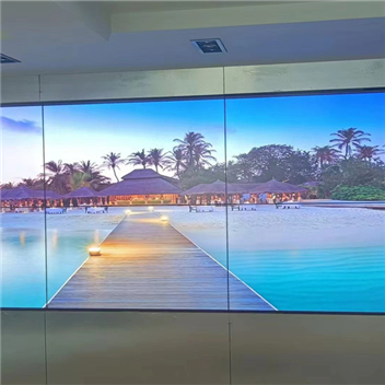 云南省昆明市某公司 | 液晶拼接屏，55寸3.5mm，2行×3列。